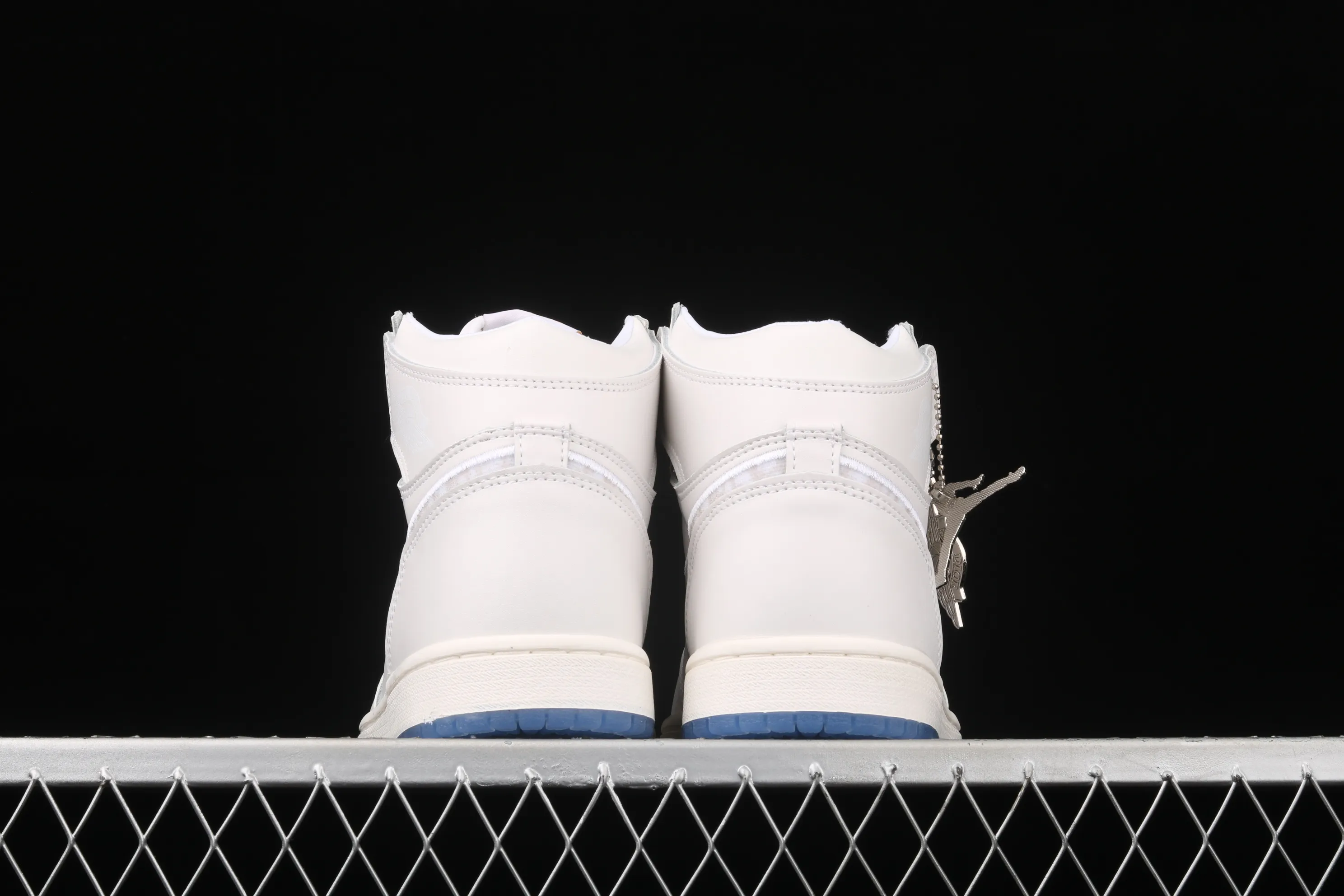 All categories Air Jordan Jordan series basketball shoes Air Jordan 1 High Z version Dr x Air Jordan 1 High AJ1 Joe 1 Dior joint all white high top CN8607-012
